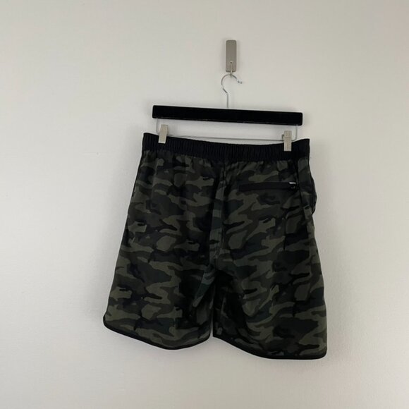 Vuori Banks Camo Green Athletic Shorts Men's Size Large - Picture 2 of 5